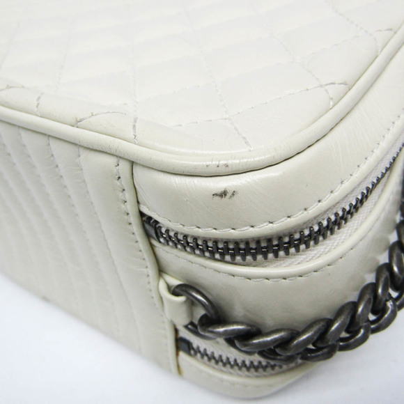 CHANEL Leather Shoulder Bag - Picture 4 of 14